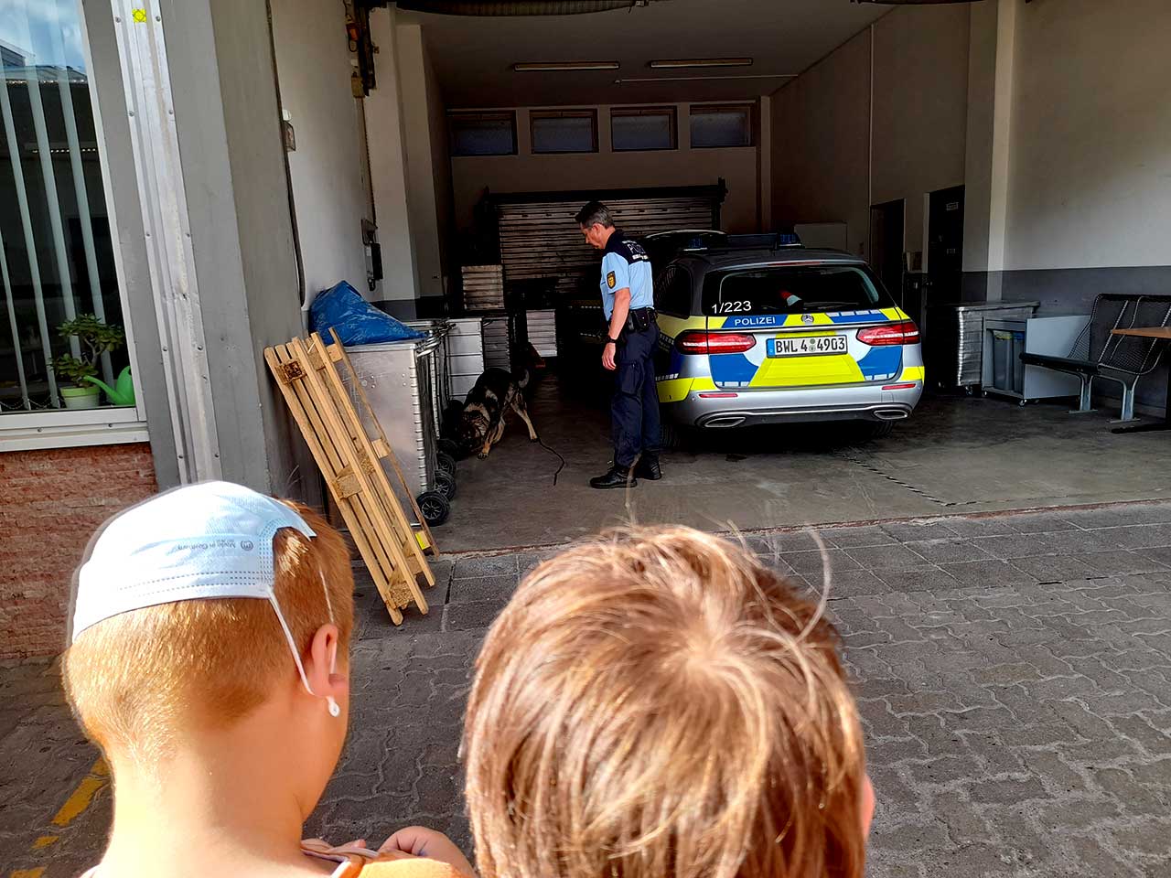 Sterneninsel Pforzheim -- News - Kinder besuchen Pforzheimer Polizei